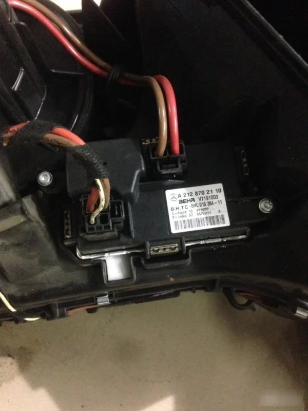 Резистор отопителя Mercedes-Benz 2128702110
