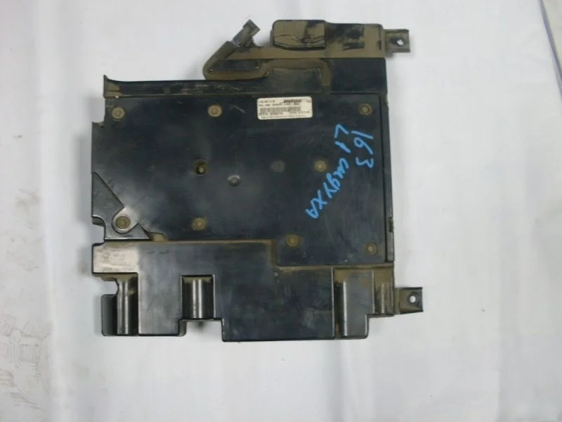 Усилитель звука Mercedes ML A1638201002 W163