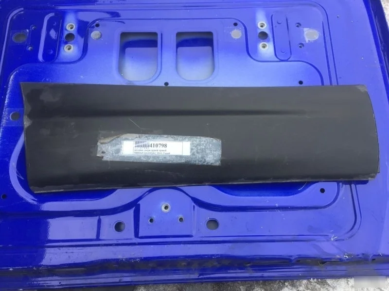 Накладка двери Nissan Qashqai 828704EA0A J11, задняя правая