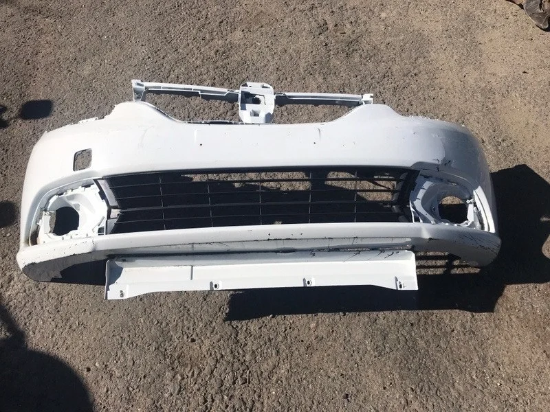Бампер Renault Logan 2 с дефектами 620228143R, передний