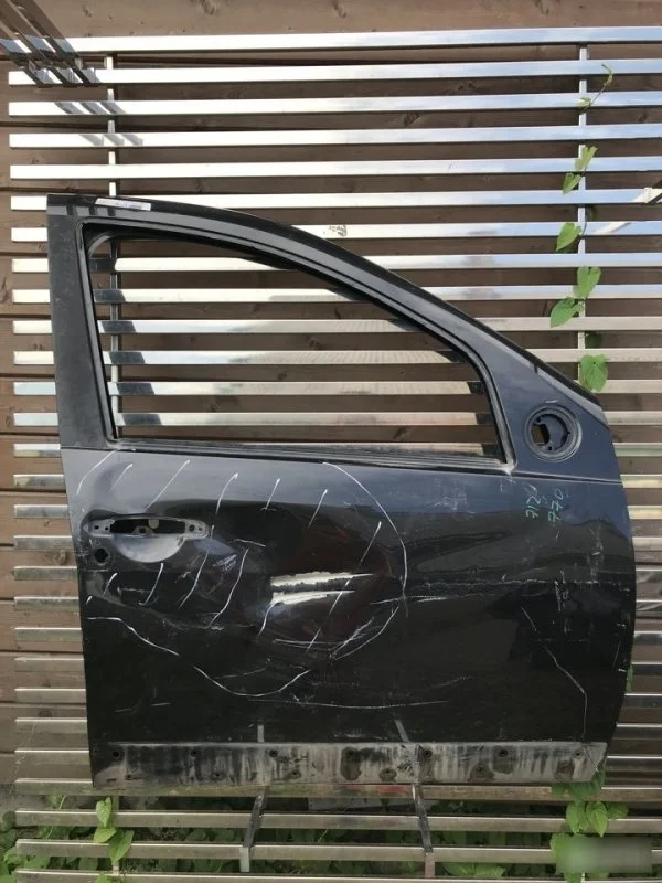 Дверь Renault Sandero 801006248R, передняя правая