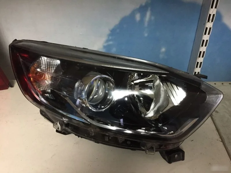 Фара Renault Kaptur 260108765R, правая