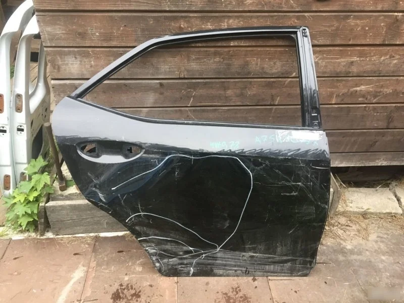 Дверь Toyota Corolla 6700302410 E18, задняя правая