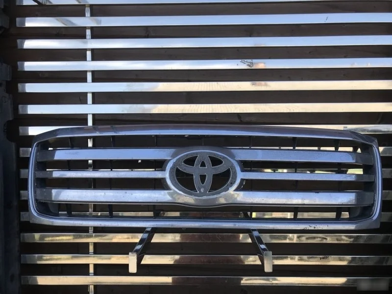 Решетка радиатора Toyota Land Cruiser 5310160350 100