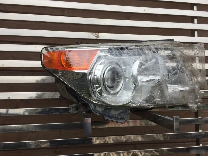 Фара Toyota Land Cruiser 8114560F30 200, правая