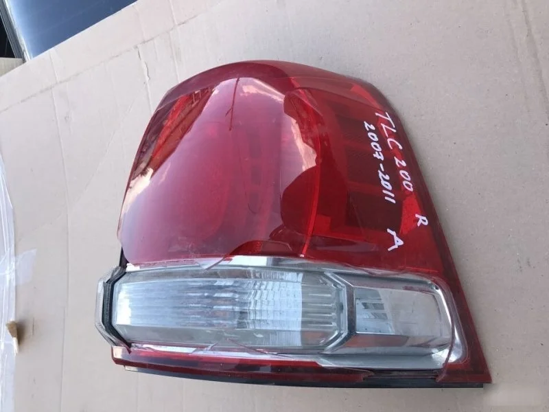 Фонарь наружный Toyota Land Cruiser 8155160820 200, правый