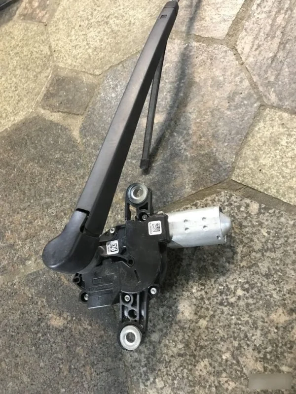 Моторчик стеклоочистителя Skoda Octavia 5E5955711B A7, задний