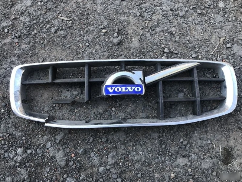 Решетка радиатора Volvo XC70 31283902