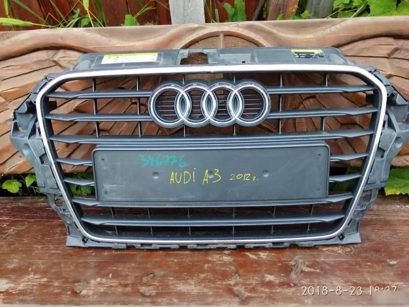 Решетка радиатора Audi A3 8V5853651 8V