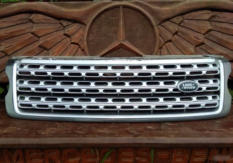 Решетка радиатора Land Rover Range Rover LR055881