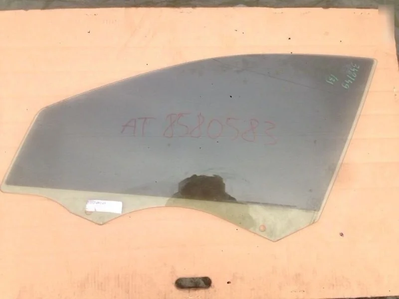 Стекло двери Skoda Octavia 2013 5E0845201A A7, переднее левое