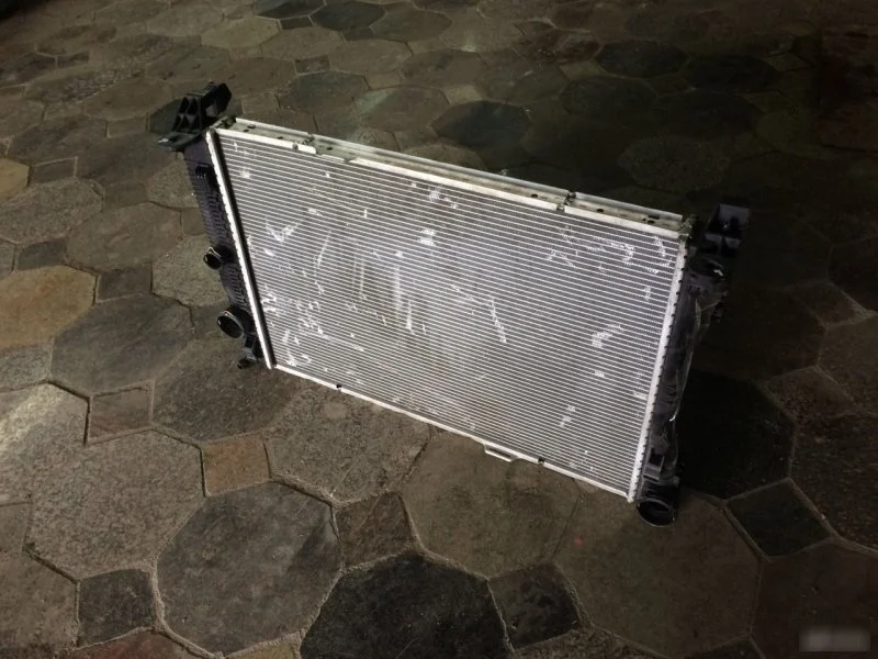 Радиатор Mercedes-Benz Cls-Class 2016 A2045003703 W218