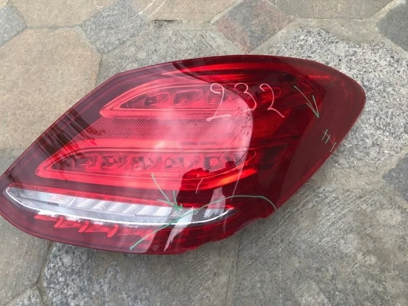 Фонарь наружный Mercedes C-Class 2017 A2059060457 W205, правый