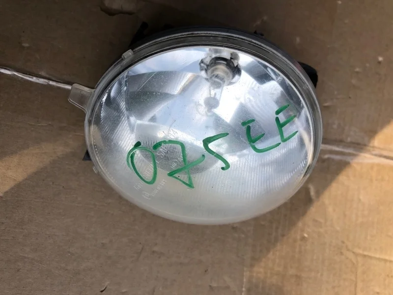 Фара противотуманная Toyota Land Cruiser 8122060100, левая