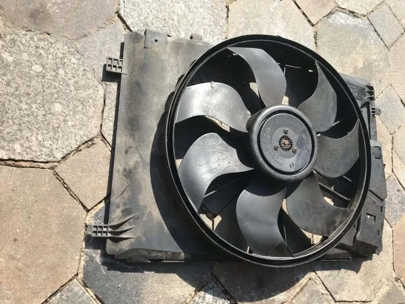 Вентилятор охлаждения радиатора Mercedes A2049064702 W204