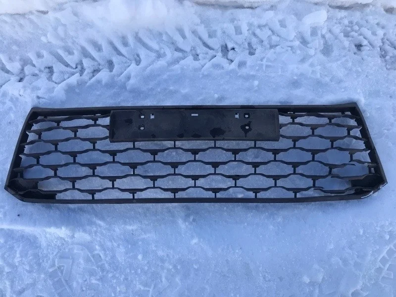 Решетка в бампер Mitsubishi Pajero Sport 6402A373 3 С ДЕФЕКТАМИ