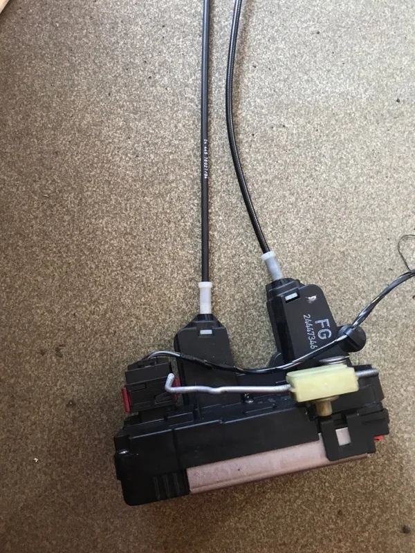 Замок двери Opel Vectra 2004 24447346 C, задний правый