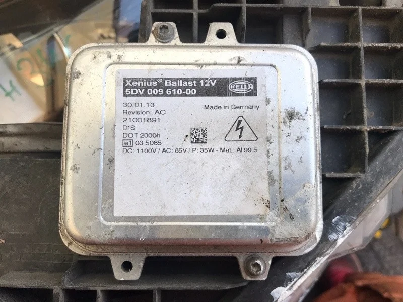 Блок розжига ксенона Nissan Qashqai 2013 5DV00961000
