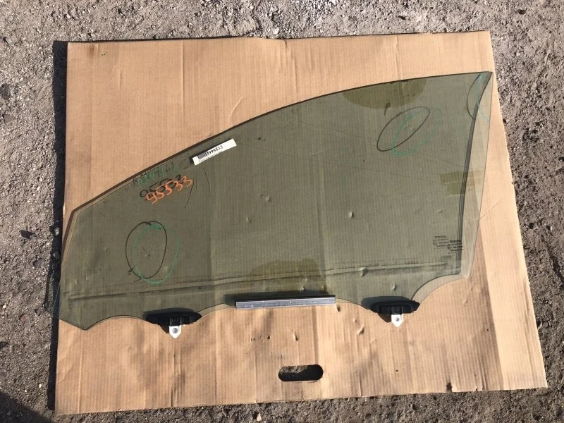 Стекло двери Toyota Rav4 2019 6810242190, переднее левое