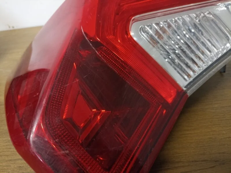 Фонарь наружный Mitsubishi Pajero Sport 2017 8330B002, задний правый