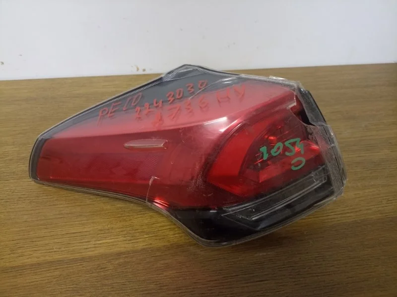 Фонарь наружный Toyota RAV4 2018 8156042201, задний левый