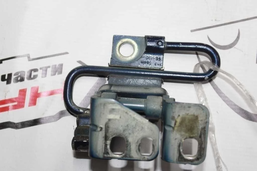 ПЕТЛЯ ДВЕРИ VOLKSWAGEN ПЕРЕД ЛЕВО НИЗ 1K0831411Q