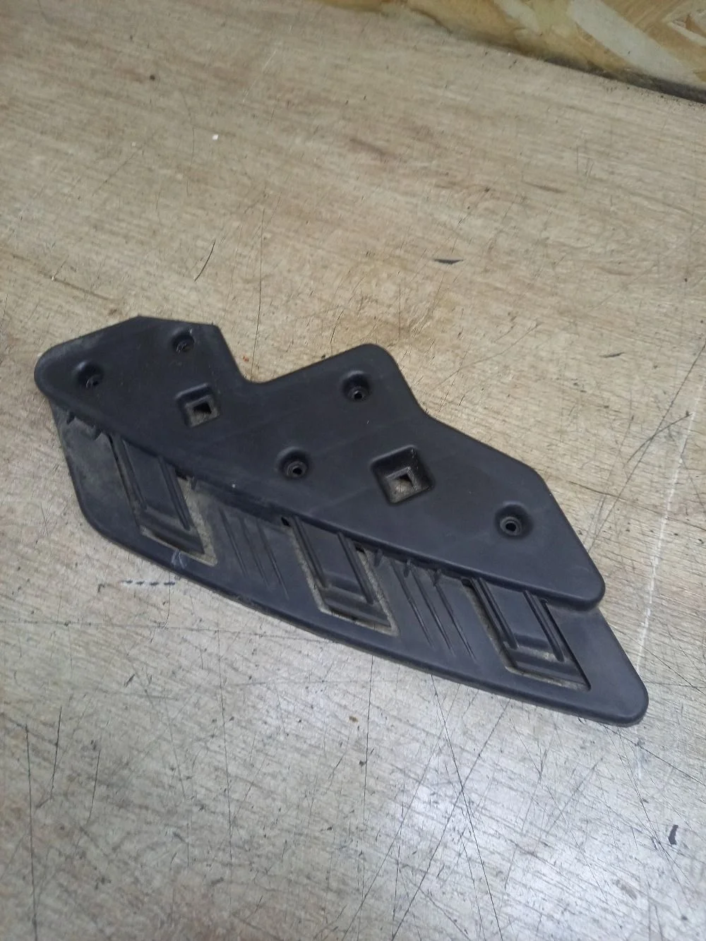 Кронштейн крепления фары SsangYong Actyon II рестайлинг (2013—2021) 2015 белый