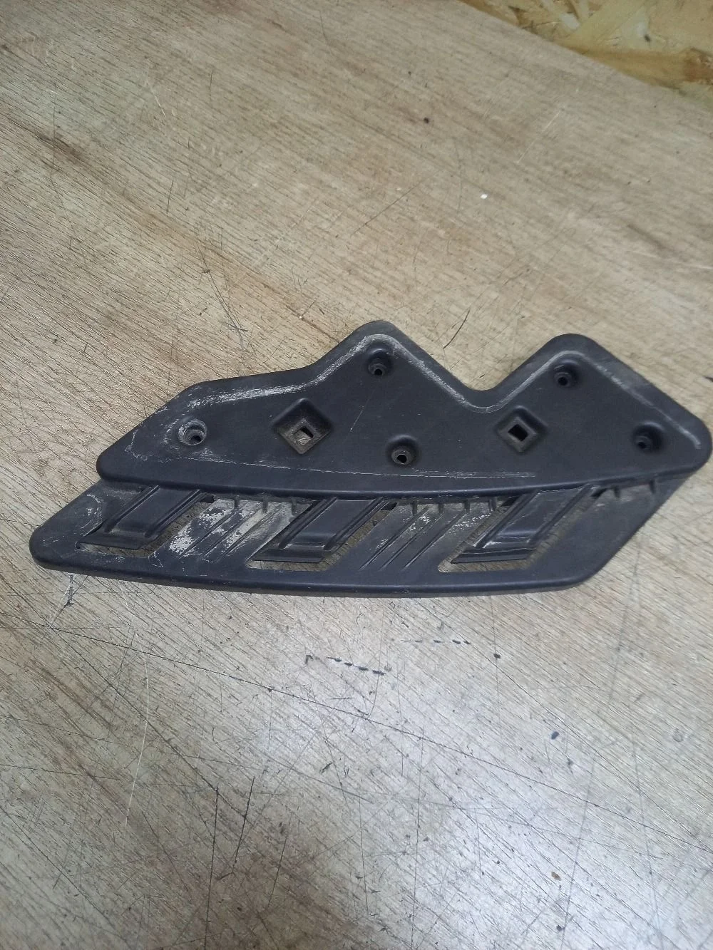 Кронштейн крепления фары SsangYong Actyon II рестайлинг (2013—2021) 2015 белый