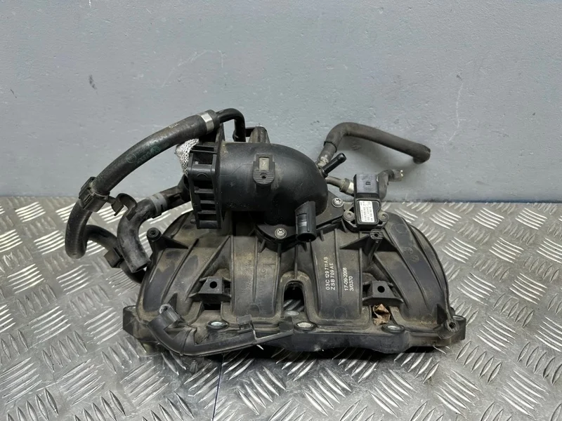 Коллектор впускной Volkswagen Golf 6