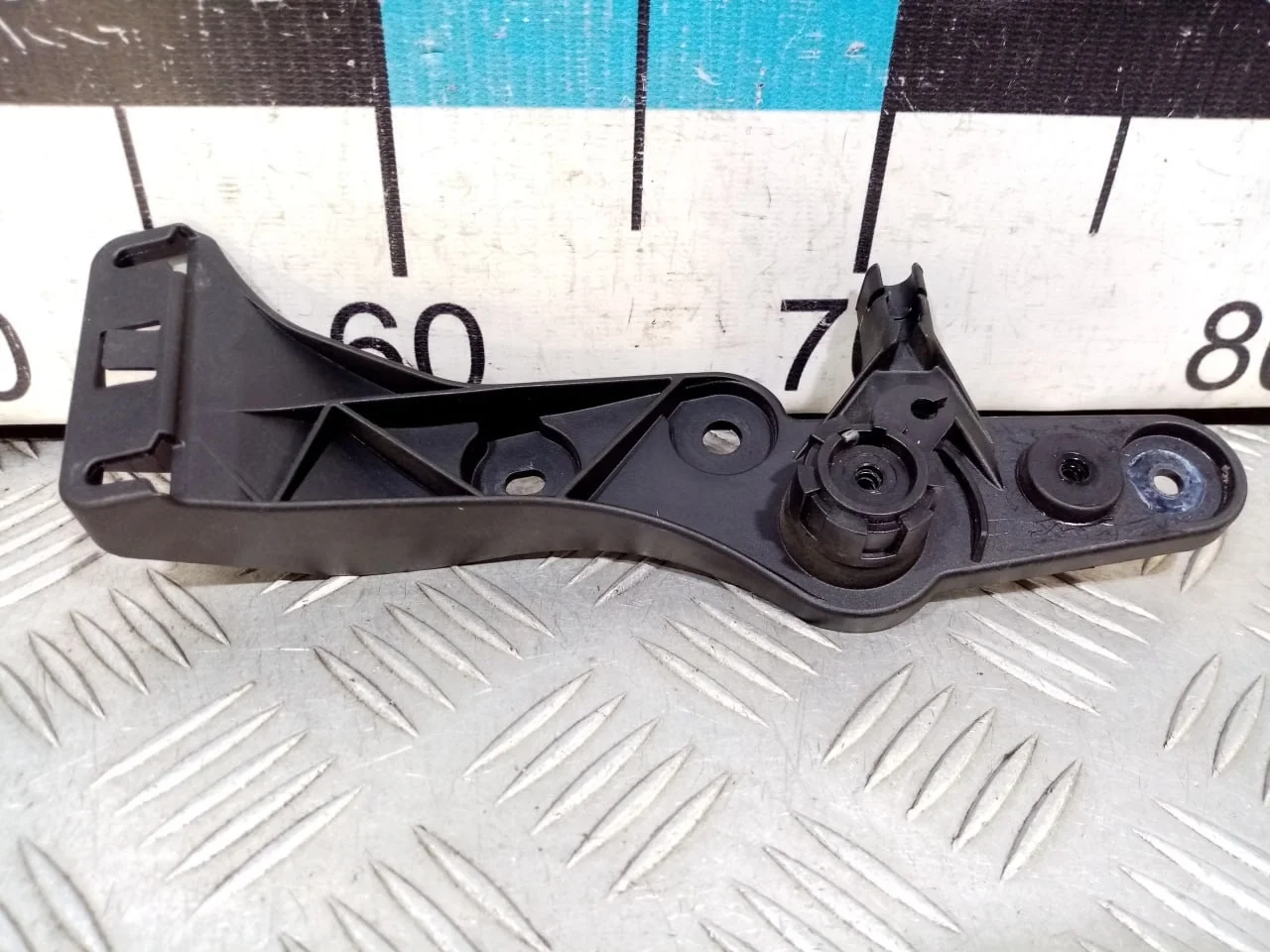 [Б/У] Кронштейн ручки капота [Код: 00532555 ]