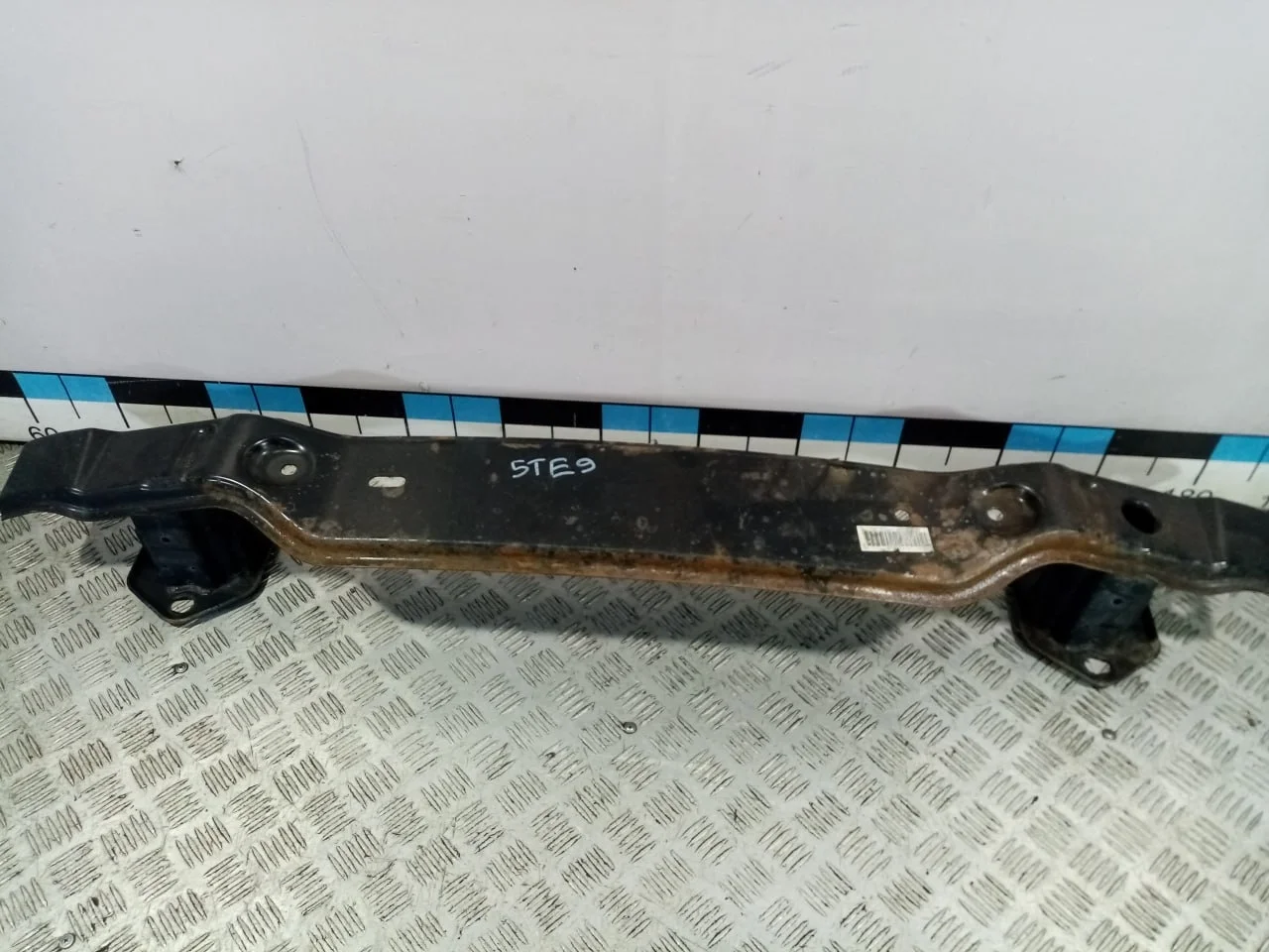 [Б/У] Усилитель заднего бампера - Начальная коррозия [ХОРОШЕЕ] [Код: 00531833 ]