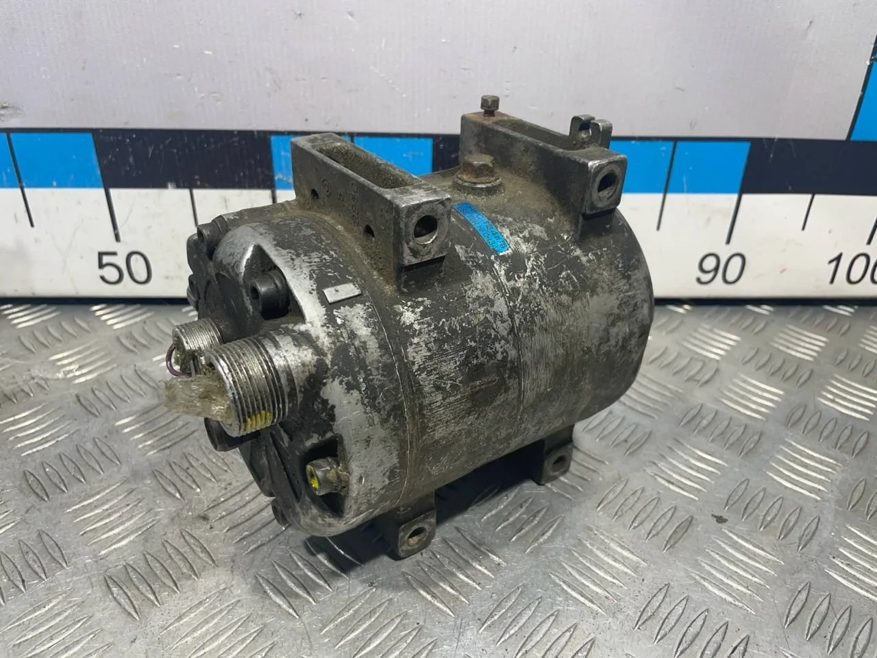 [Б/У] Компрессор кондиционера Audi A6 C4 1994–19 - без шкива и датчика / заклинивший / на запчасти [Под ремонт] [Код: 00303186 ]