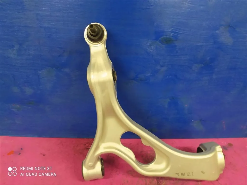 Левый рычаг VW Touareg 2 Cayenne Audi Q7 7P040715