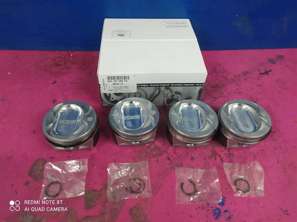 Поршень комплект VW Passat B7 CC 1,4 03C107065CK