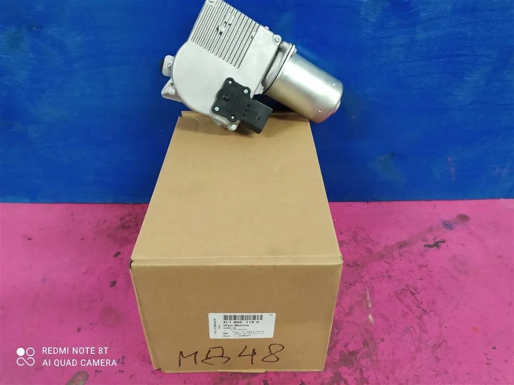 Моторчик переднего стеклоочистителя Audi Q7