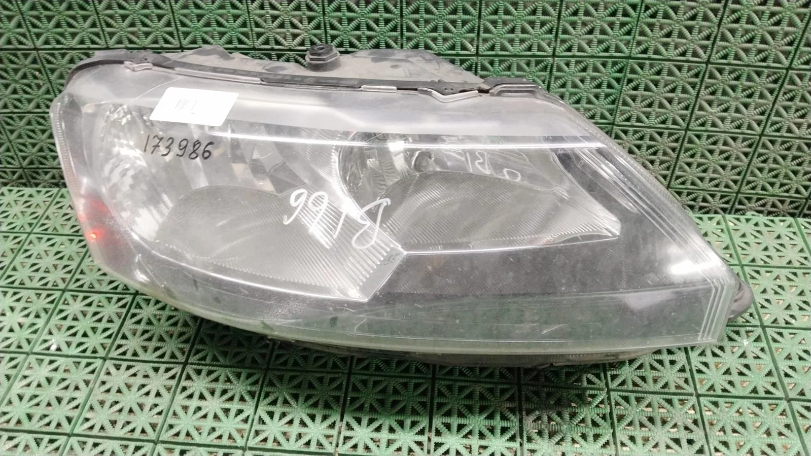 Фара SKODA RAPID 2013- правая б/у RAPID(2013-