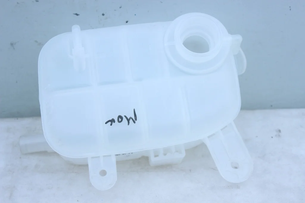 Бачок расширительный новый GM Opel Mokka