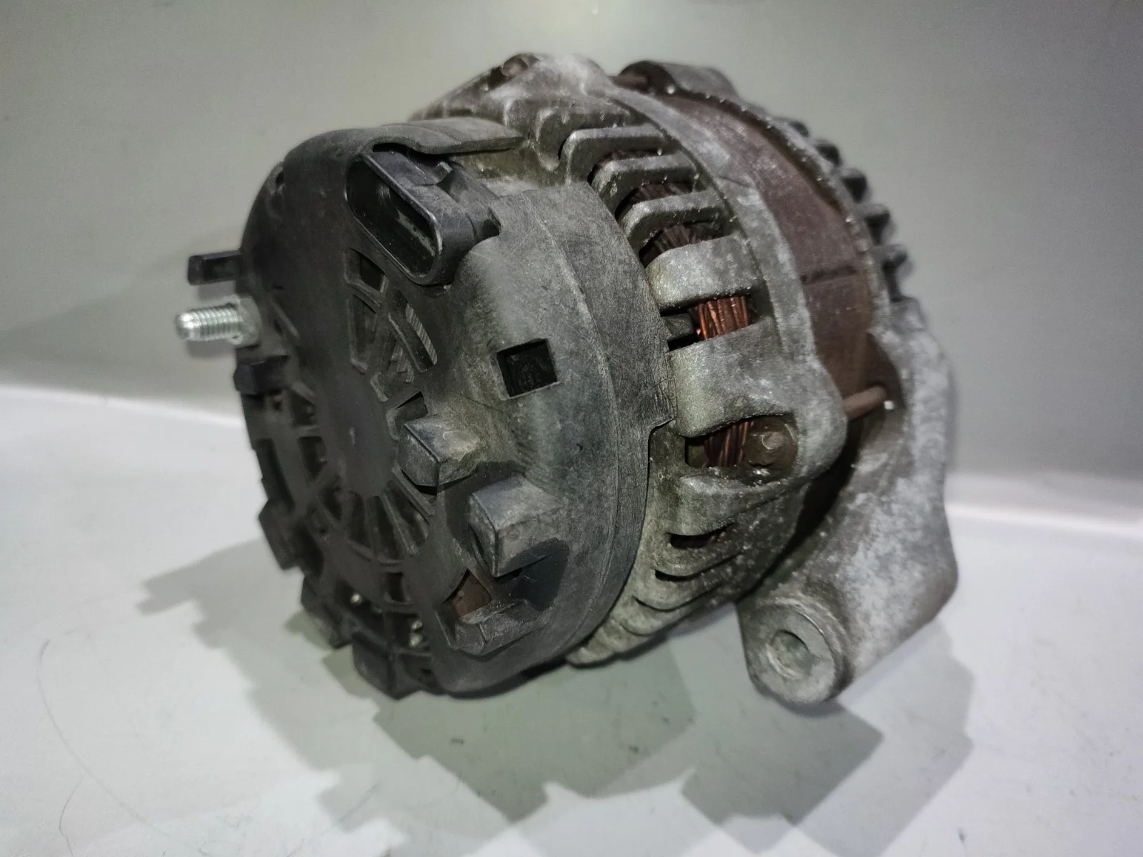 Генератор SsangYong Rexton 2012 Y250