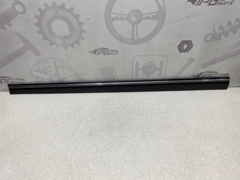 Молдинг передней левой двери Mercedes-benz 2005 W203