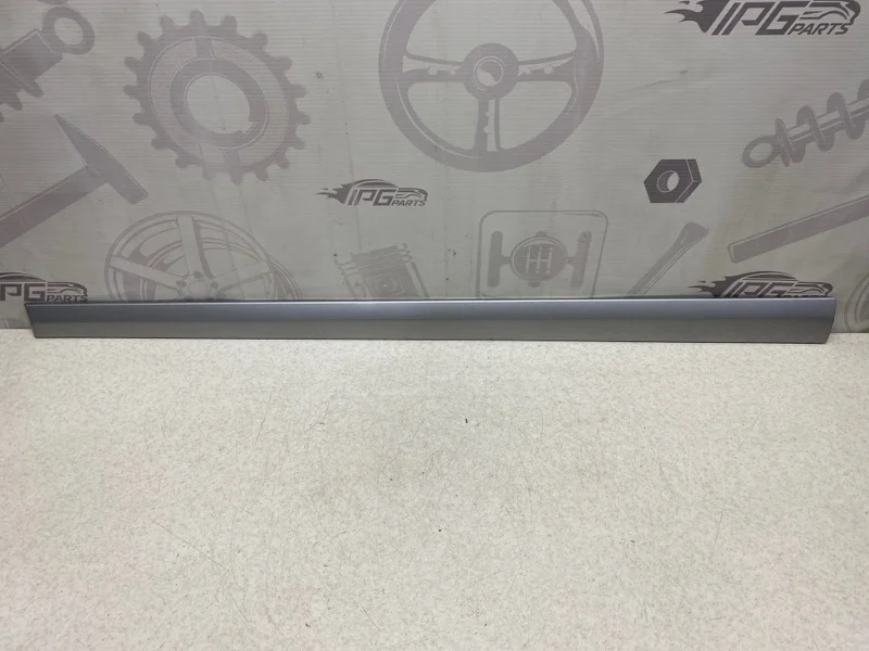 Молдинг передней левой двери Mercedes-benz W203