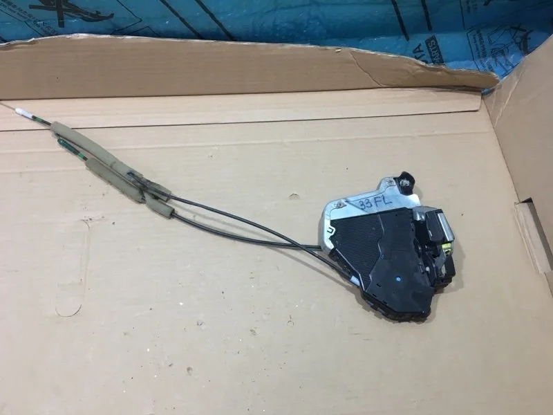 Замок двери передней левой Toyota Land Cruiser 2018 6904053100 URJ202 4.5 1VD-FTV