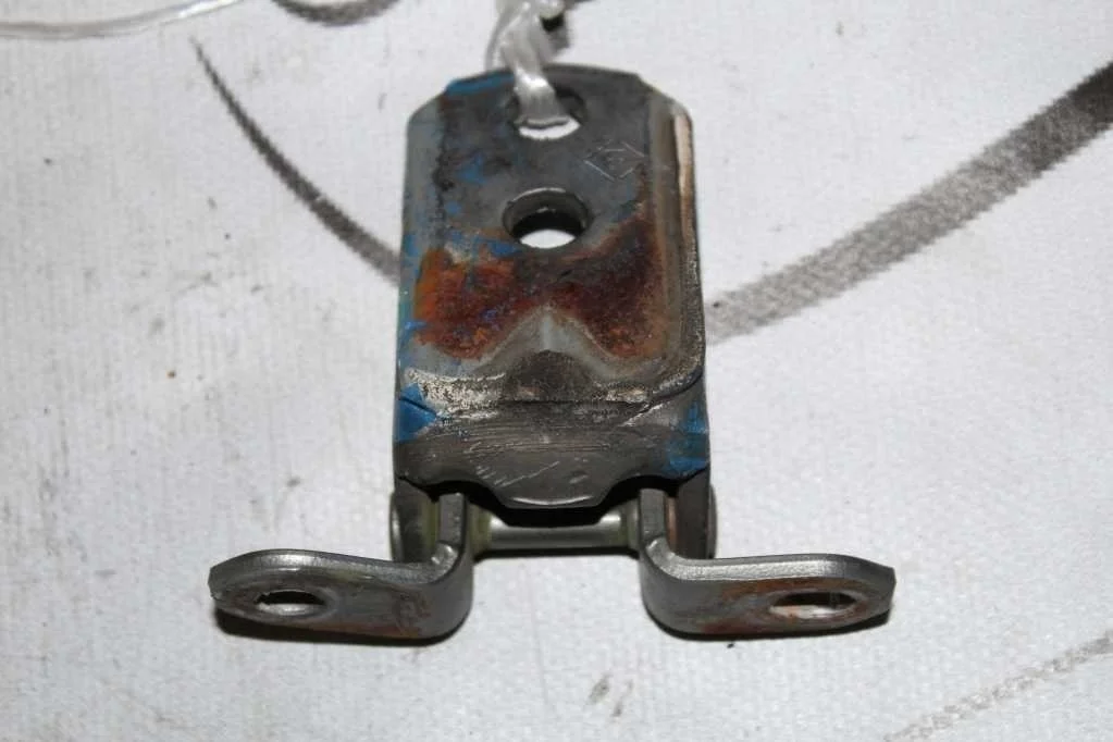 ПЕТЛЯ ДВЕРИ NISSAN ПЕРЕД ПРАВО НИЗ 804013J100