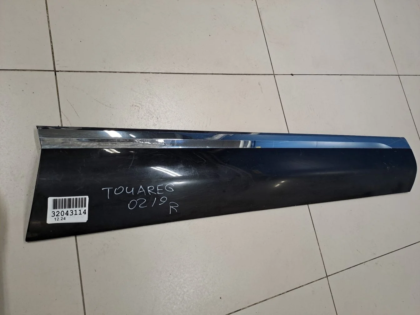 Молдинг двери правый передний для Volkswagen Touareg 2010-2018