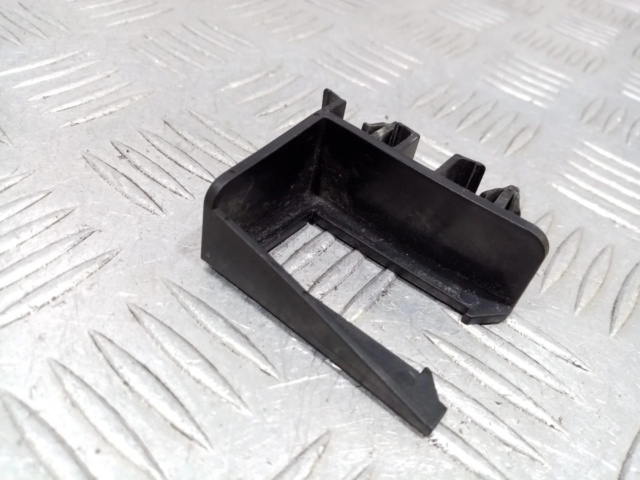 [Б/У] Кронштейн фишки вентилятора [Код: 00534075 ]