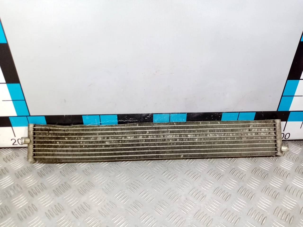 [Б/У] Радиатор (маслоохладитель) АКПП Touareg - (Состояние: обломан 1 болт , незначительно примят снизу) [Незначительные дефекты] [Код: 00534052 ]