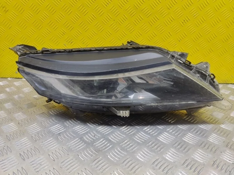 Фара правая Mitsubishi L200 (2015-2022) 2021 8301D378 ПИКАП 2.4 D 4N15