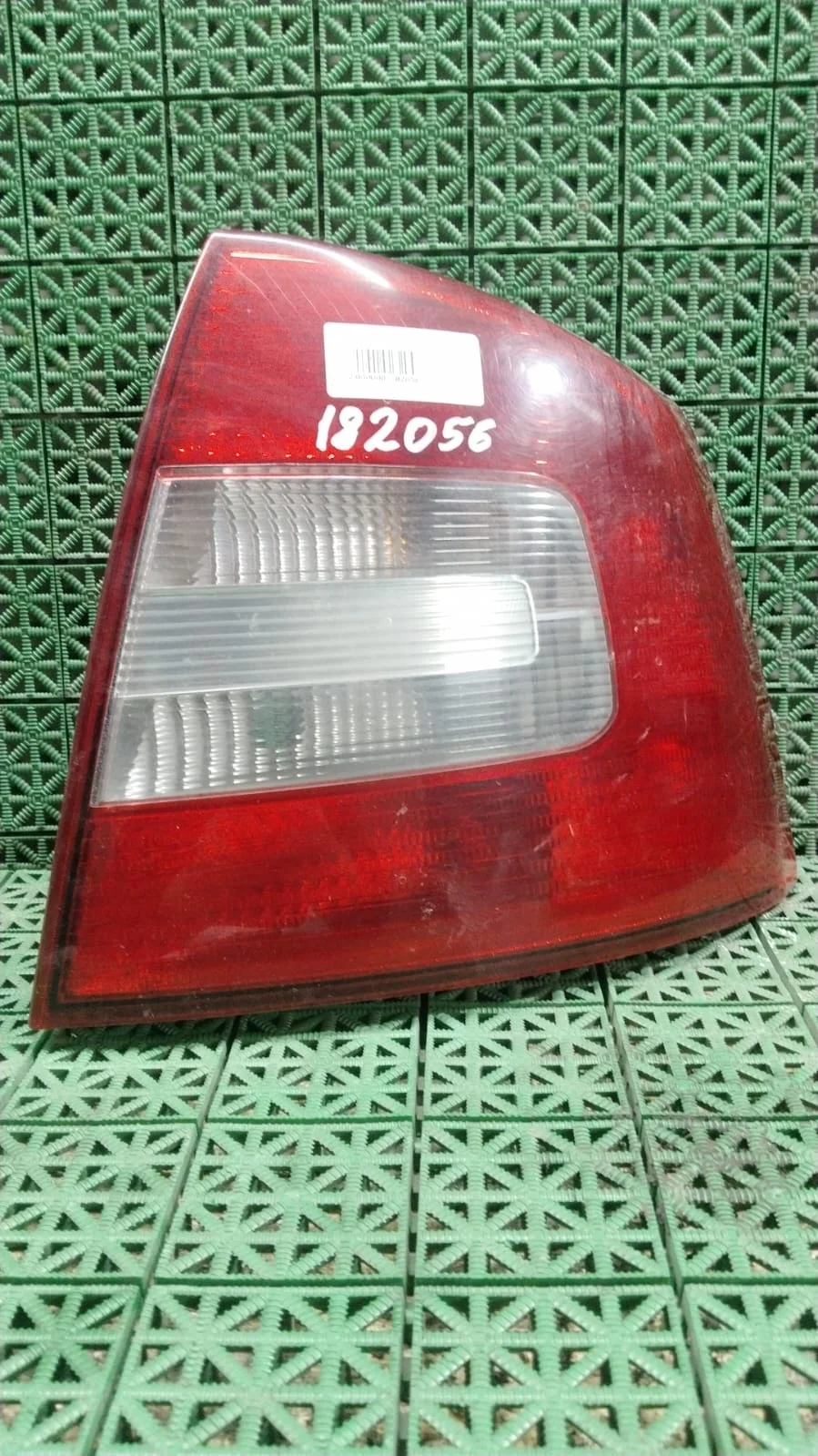 Фонарь SKODA OCTAVIA 1Z 2009- хэтчбек правый б/у OCTAVIA 1Z(2004-2012)