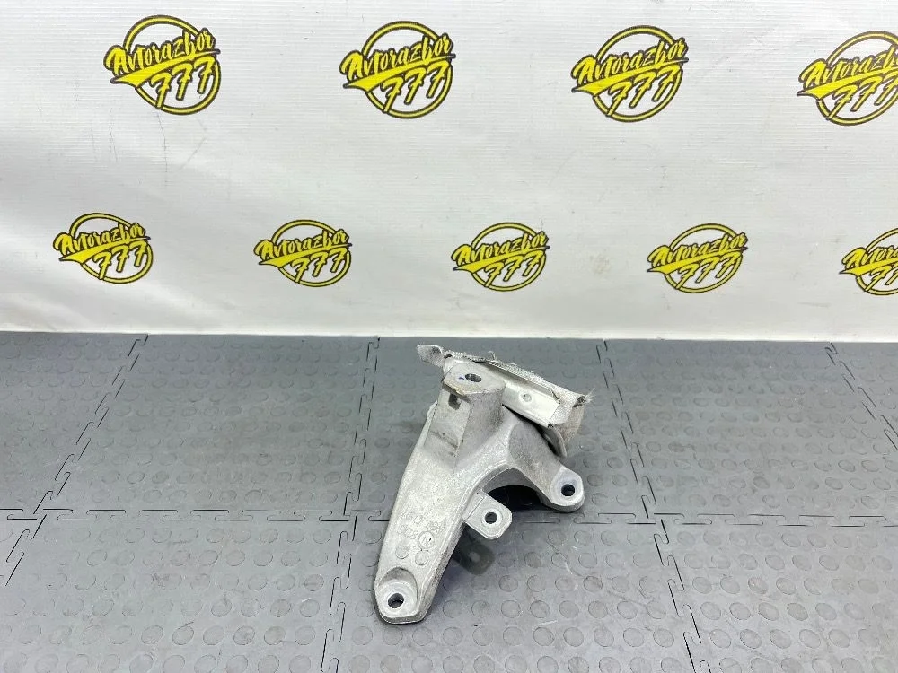 Кронштейн двигателя правый Audi A6 C7 (2011—2014)