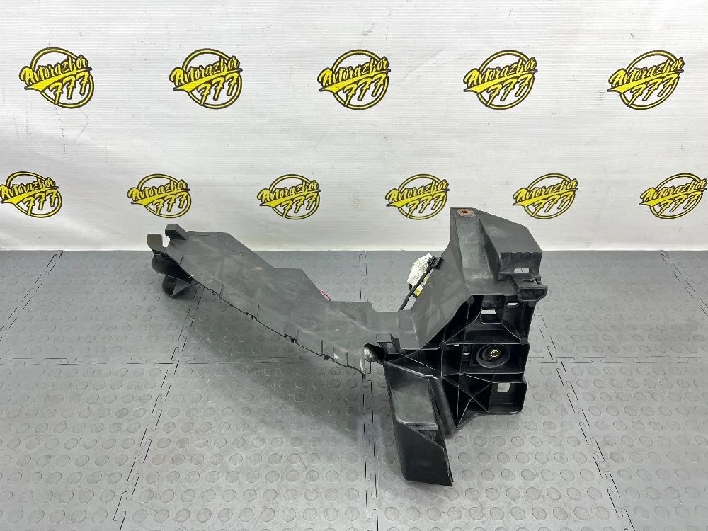 Кронштейн фар правый Audi Q7 4M (2015—2020)