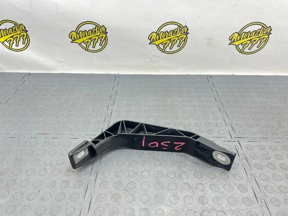 Кронштейн передней панели Audi Q3 I (2011—2014)